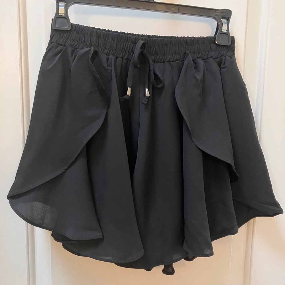 Layered black skort with elastic waistband and tie